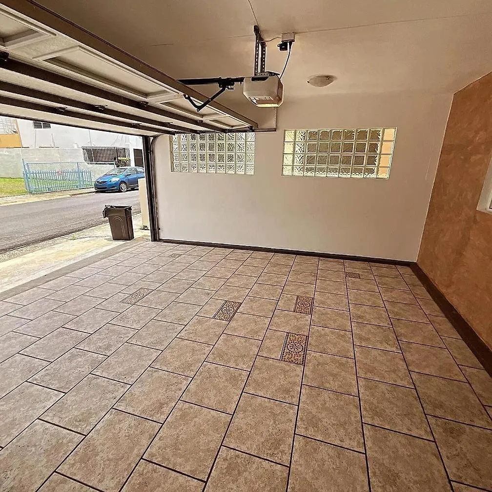 The Westside Plaza Apartman San Juan